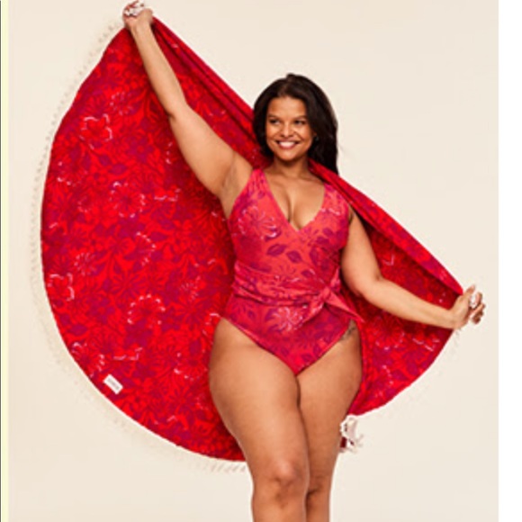 Adore Me- Red Beach Circle Blanket/ Towel NEW - Picture 1 of 2